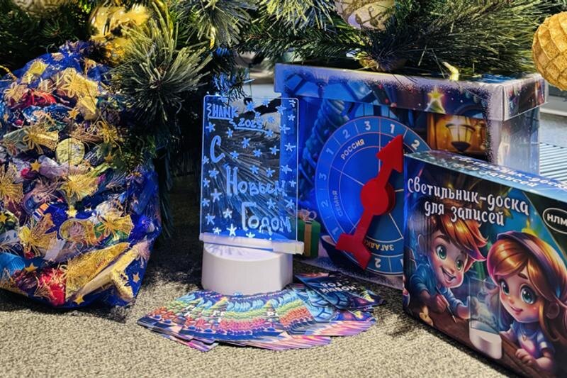    Фото: пресс-служба "ВИЗ-Стали". Наборы получили 900 детей