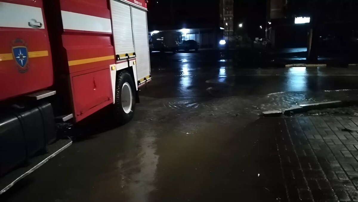     Автор: 23.mchs.gov.ru/иллюстрация Источник: видео тг-канал «ЧП Сочи»