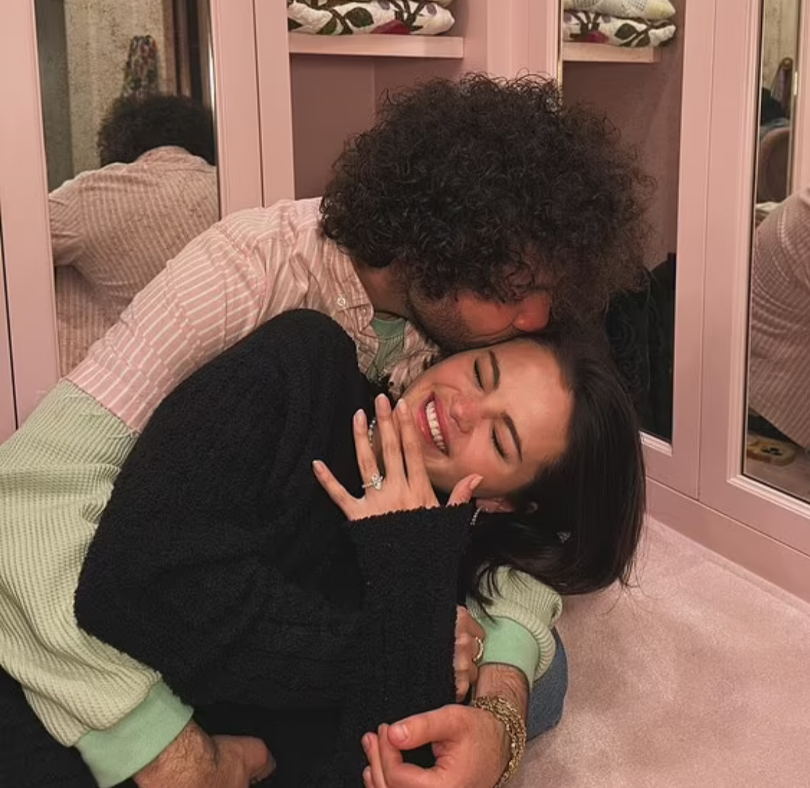    Бенни Бланко и Селена Гомес объявили о помолвкеСоцсети Селены Гомес