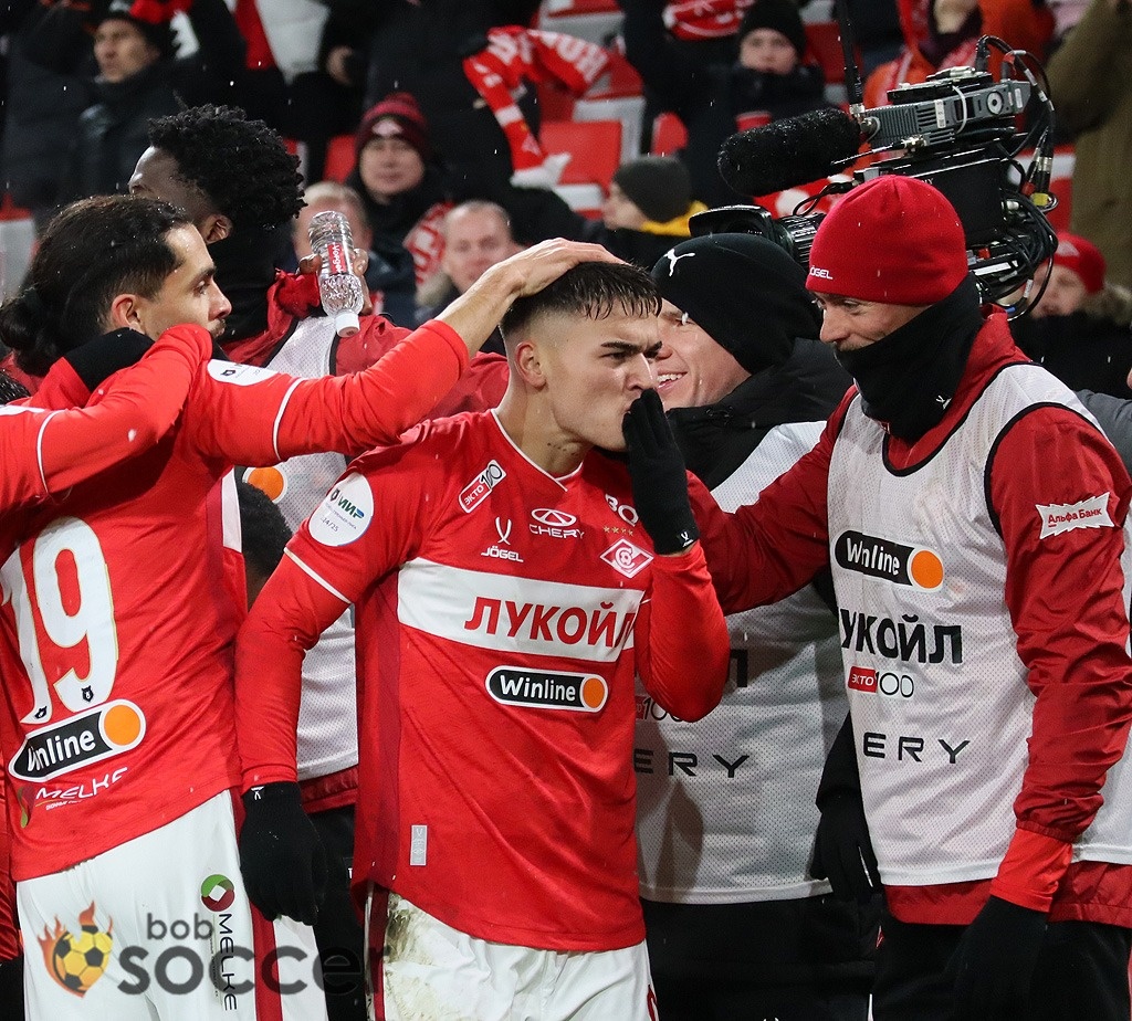    "Спартак" и "Зенит" встретятся в Москве в середине марта. Не подведет ли погода?Александр Владыкин