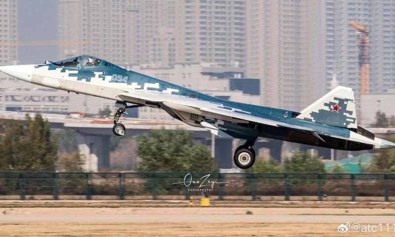 Шлем будущего для летчиков Су-57: что о нем известно