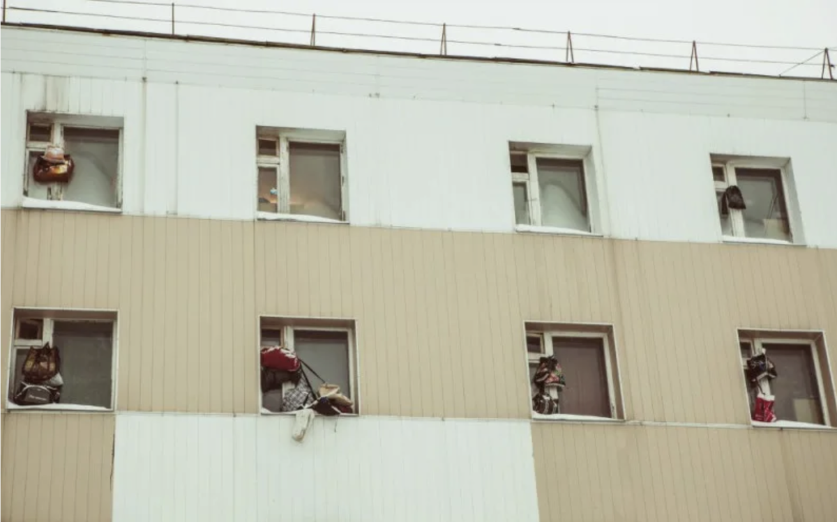 продукты за окном