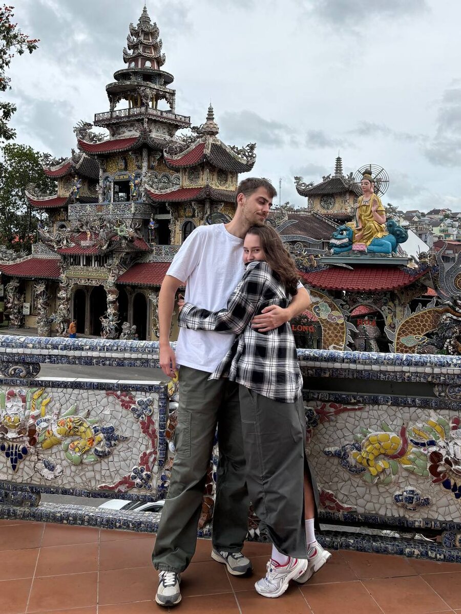мы с женой на одной из экскурсий в Далате 
