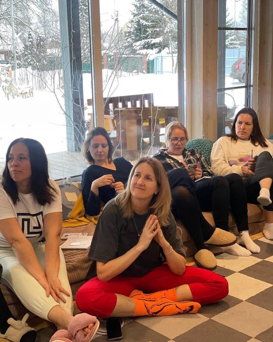 Участницам тренинга рассказывают, как написать меморандум своей жизни. Юлия Щедрова