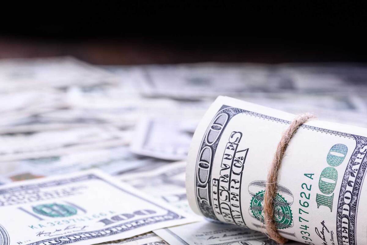 Сбережения в долларах - традиция еще из 90-х, но так ли беспроигрышна эта стратегия?