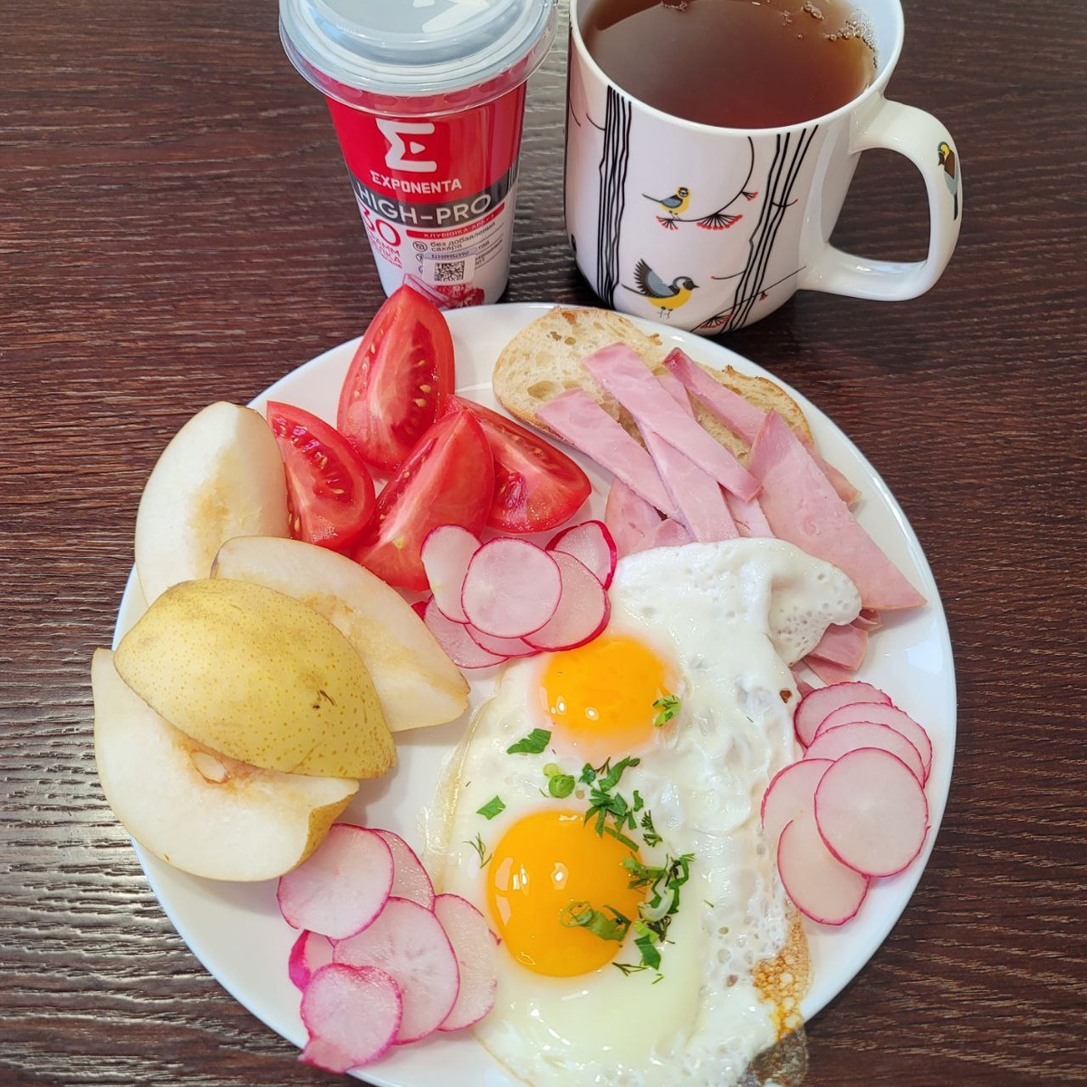 Редиска очень нарядный овощ.