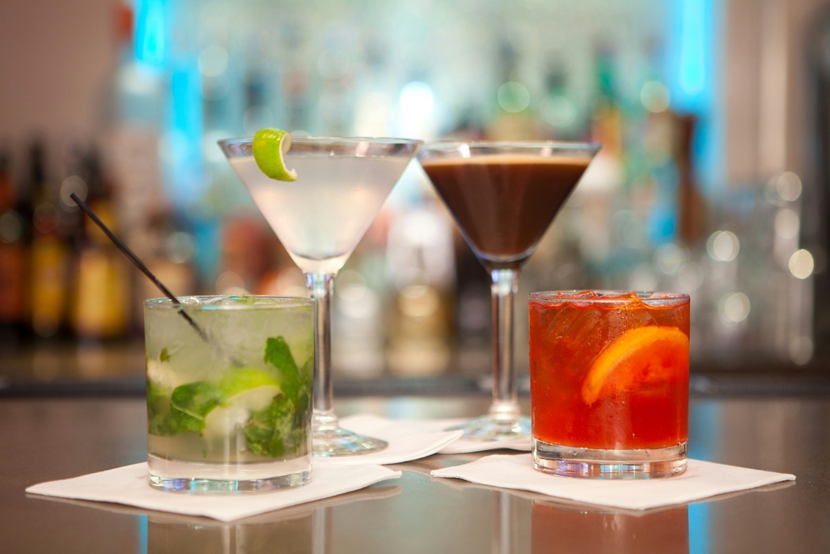 Эксперт советует не злоупотреблять алкоголем.  Фото: unsplash.com