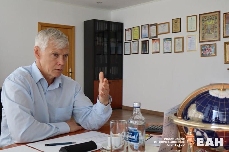    ЕАН. Депутат Госдумы Валерий Гартунг рассказал, почему на улице возле ЧКПЗ увеличилось количество грузовых автомобилей