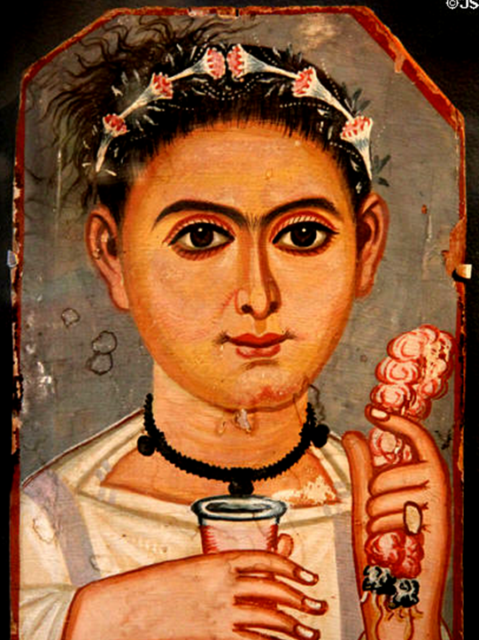 Бруклинский музей. Фонд Чарльза Эдвина Уилбура. Инв. № 41.848. Погребальный портрет мальчика с ритуальным венком из роз в правой руке. На его голове, быть может, венок из т.н. "греческой розы" - лихниса (смолки).