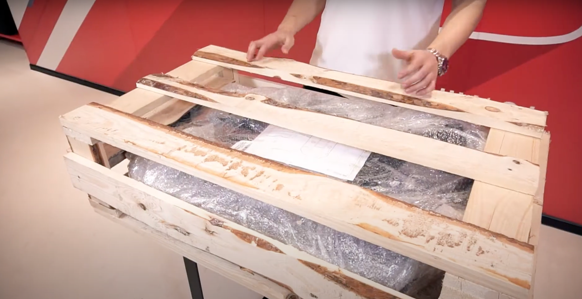 Надёжная упаковка алюминиевого бензобака для Mitsubishi Lancer 9: защита от повреждений при транспортировке