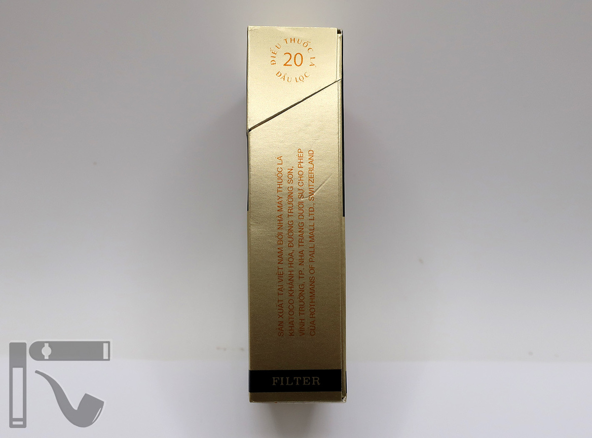 Сигареты White Horse. Фото: © канал "Уголок Курильщика"