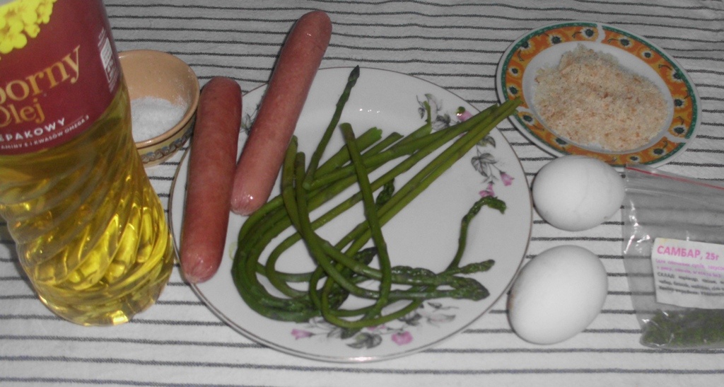 Продукты для приготовления спаржи с сосисками и яйцами. Личное фото автора канала 