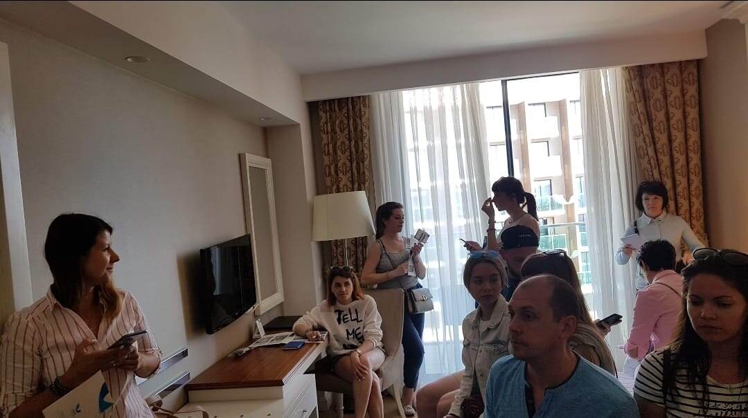 чаще всего при осмотре отелей нам даже некогда и негде присесть :)