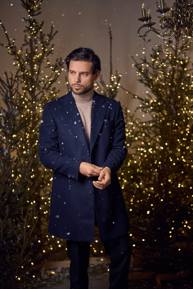 Мужское пальто Mazaltovman в классической длине до середины бедра в синем цвете