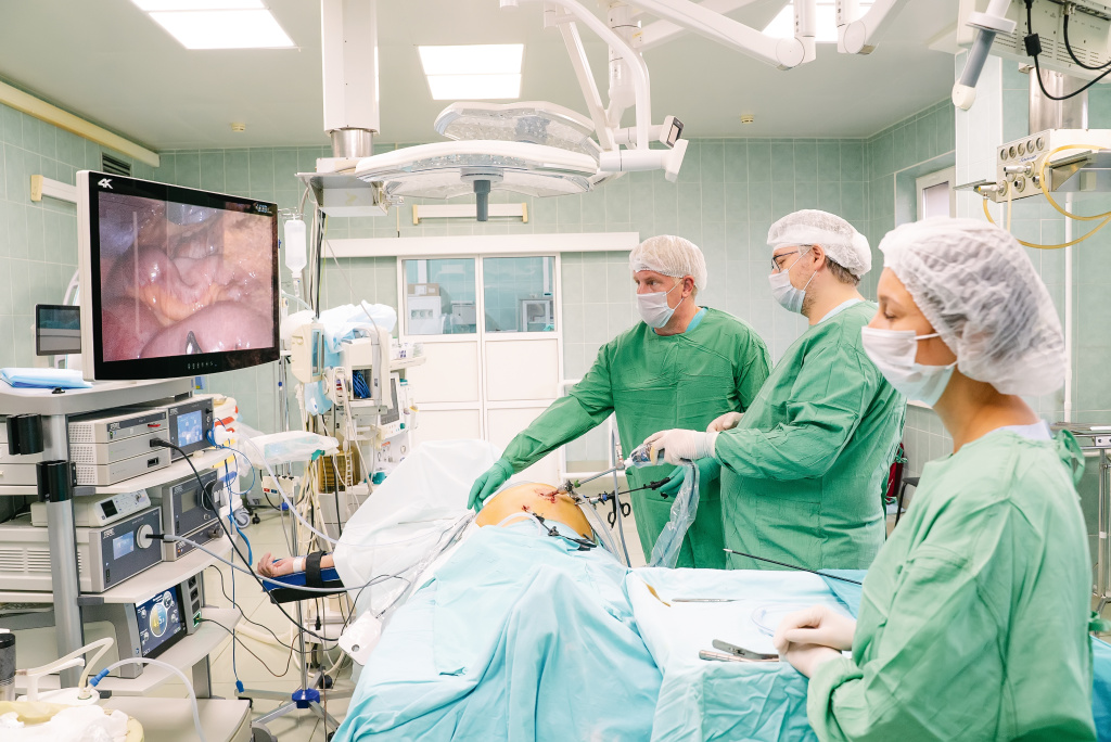 Хирургия – это командная работа. Фото: Алексей Чеканов/НИЗОМ 