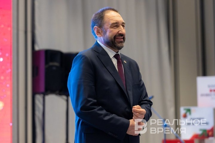 Премьер-министр Алексей Песошин был в своем обычном рабочем костюме с английским воротником. Мария Зверева / realnoevremya.ru