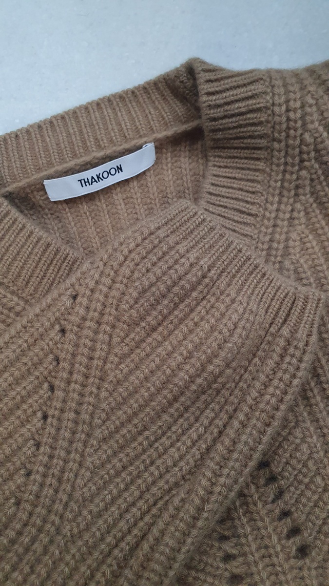 Абсолютно новый, после стирки стал ещё более пушистым и мягким 