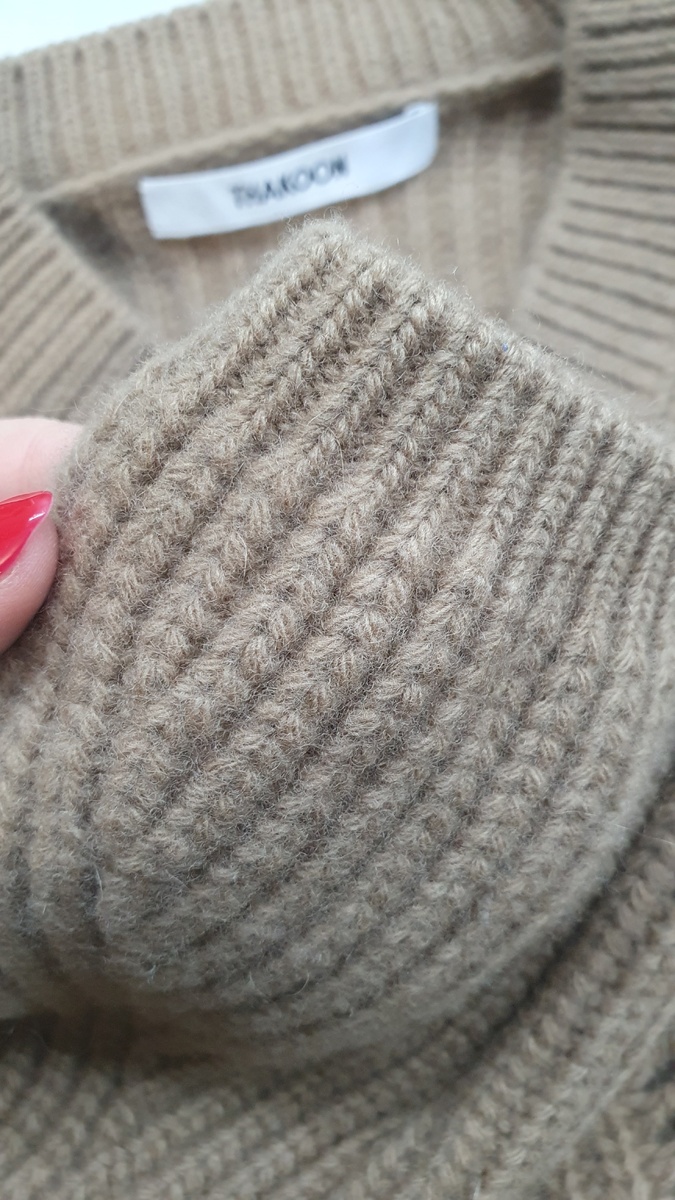 Показываю поближе, чтобы мы вместе разглядели фактуру пряжи.