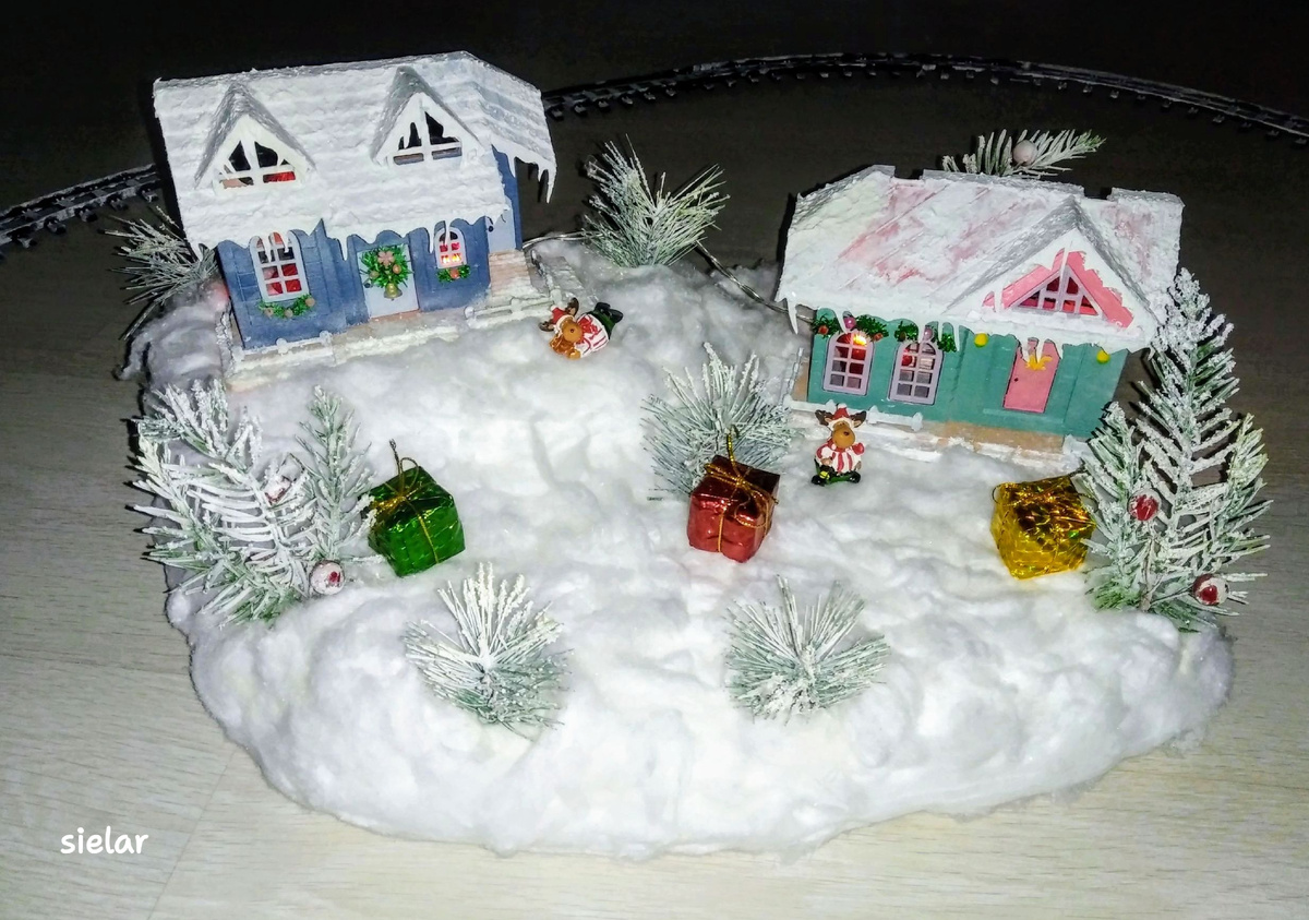 Поделка в детский сад: "Сказочные домики"