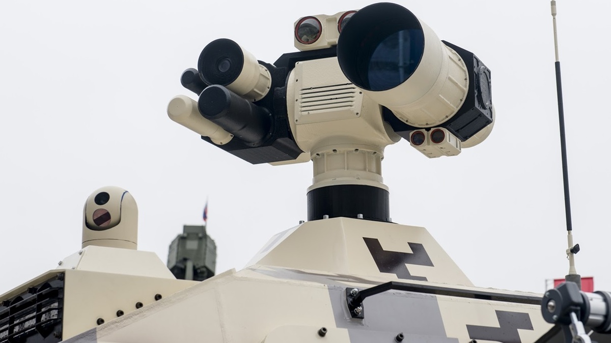На фотографии: боевой лазер «Рать». Боевые лазеры, которые уже работают в России против дронов.