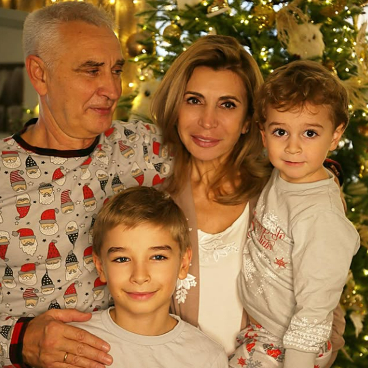 Ирина Агибалова с мужем и внуками Левой и Кириллом. Фото: соцсети Ирины Агибаловой