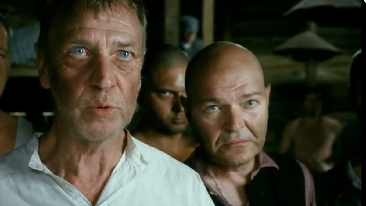 Кадр из фильма "Фартовый" (2006). Отец Кирилл - Николай Иванов, Дьяк - Алексей Жарков