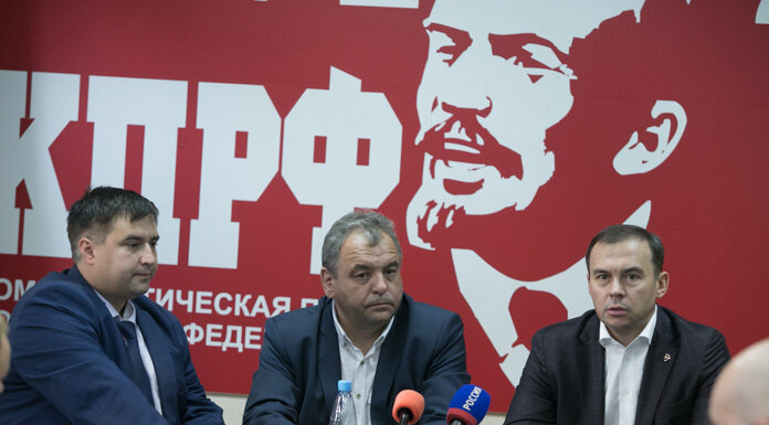    Роман Яковлев, Ренат Сулейманов, Юрий Афонин (слева направо). Фото Михаила Перикова из архива "Континента Сибирь"