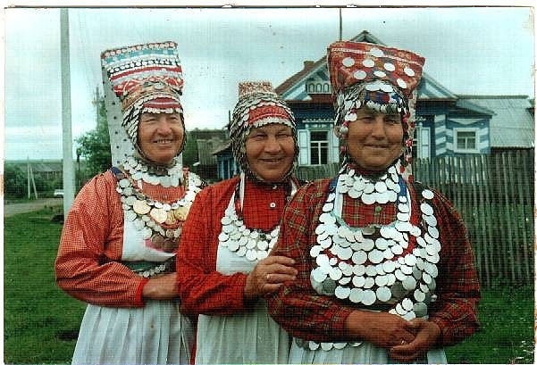 Женщины в колпаках на тухью д. Старая Шемурша