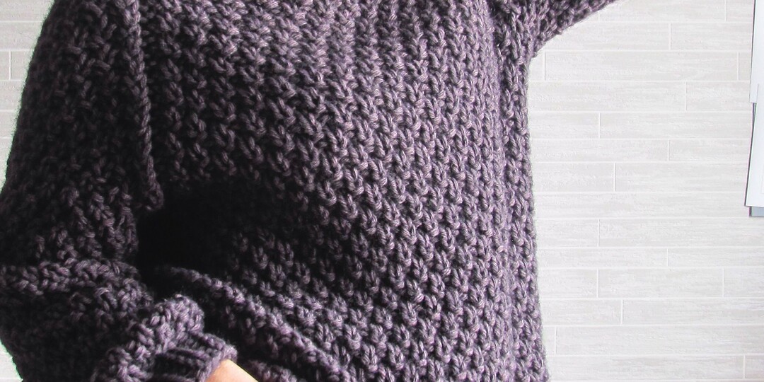 9 несложных свитеров, джемперов и пуловеров с рельефными и фактурными узорами спицами