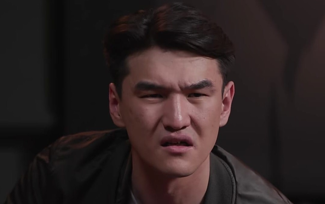 Даже в шоу Сабуров не именяет себе. Фото: кадр из видео