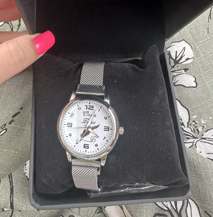 нашла единственную фотку часов, осталось найти коробки))