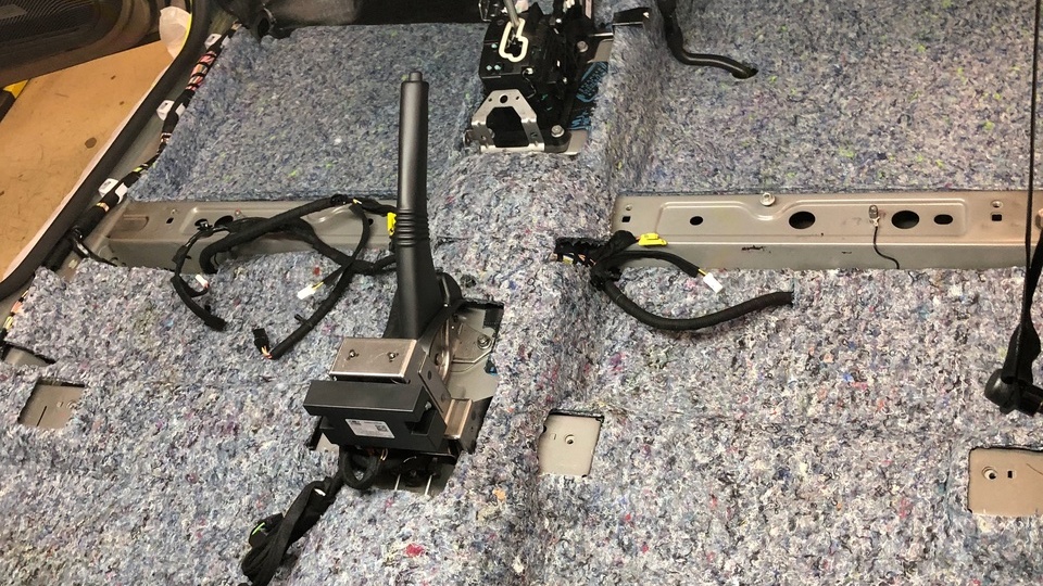 Lada Vesta SW Cross: Полная шумоизоляция салона