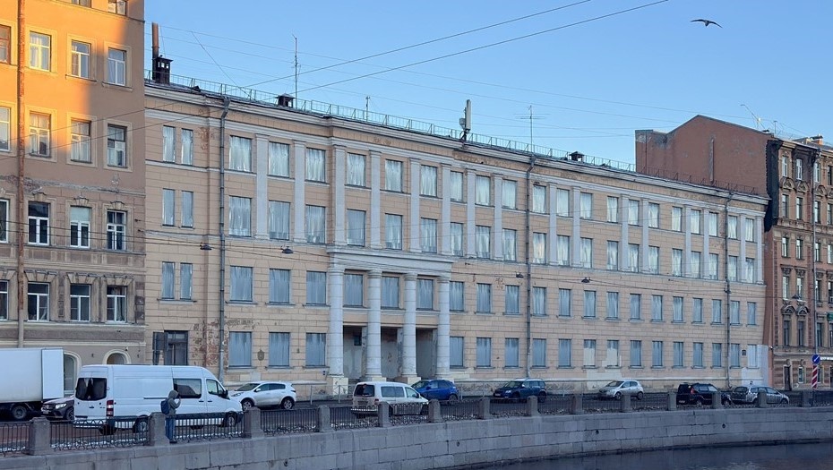    Бывшая советская школа на Римского-Корсакова, 69 Автор фото: "Студия 44"