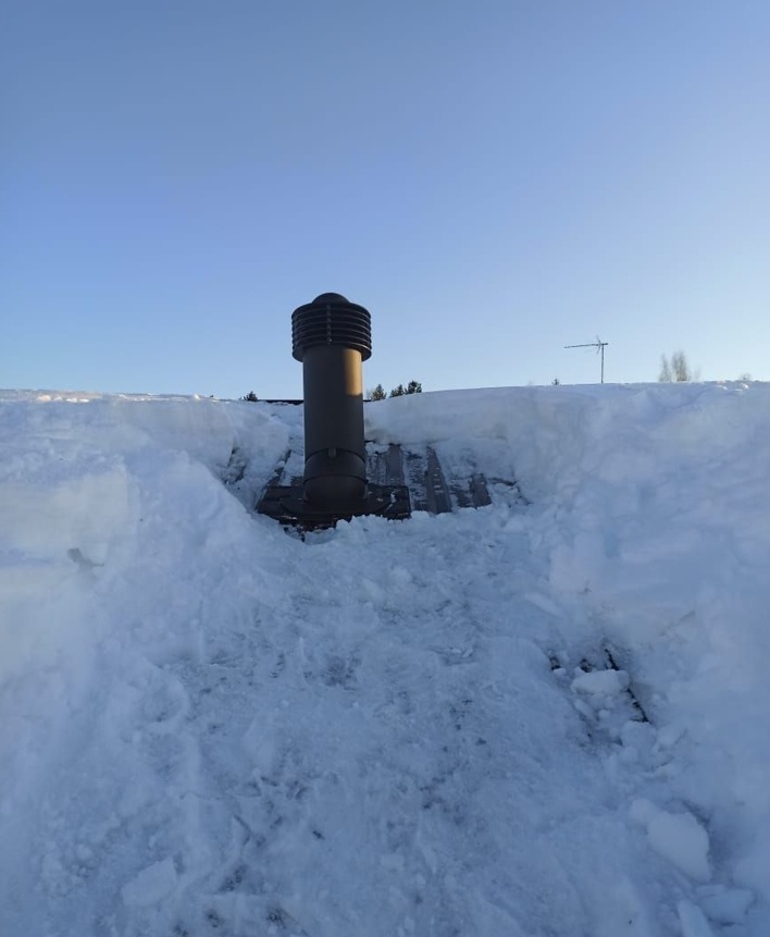 Вентиляция Viotto на заснеженной кровле