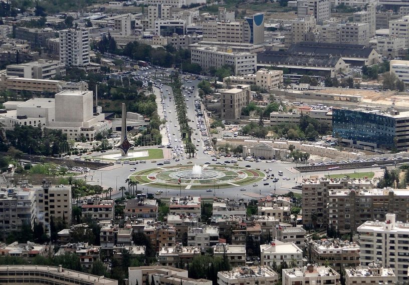 Площадь Омейядов (Umayyad Square) в сирийской столице Дамаске. Справа на фото (строение с синим стеклянным фасадом) – штаб-квартира ORTAS с его телерадиостудиями.