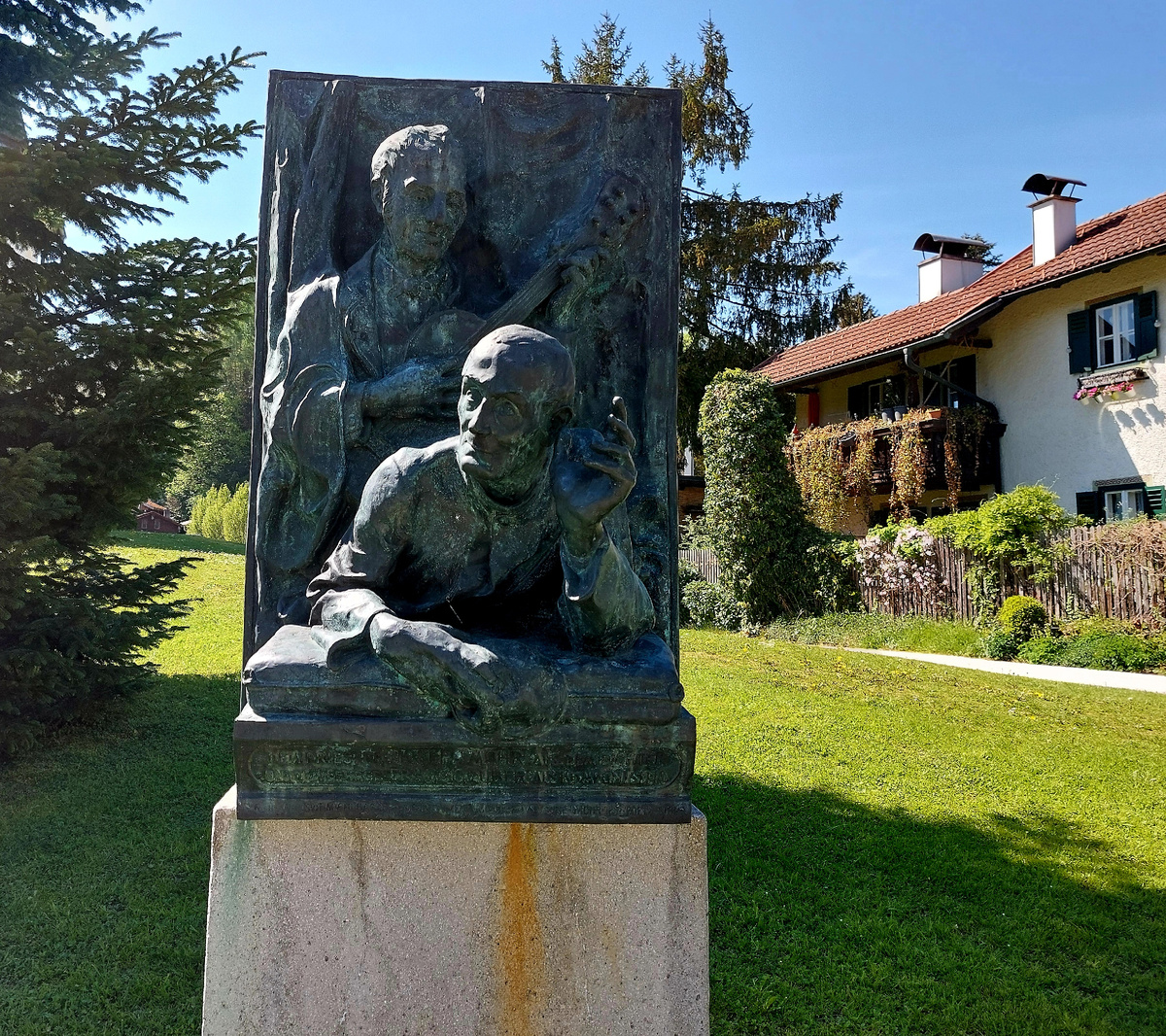 Памятник Мору и Груберу в Оберндорфе, Австрия 