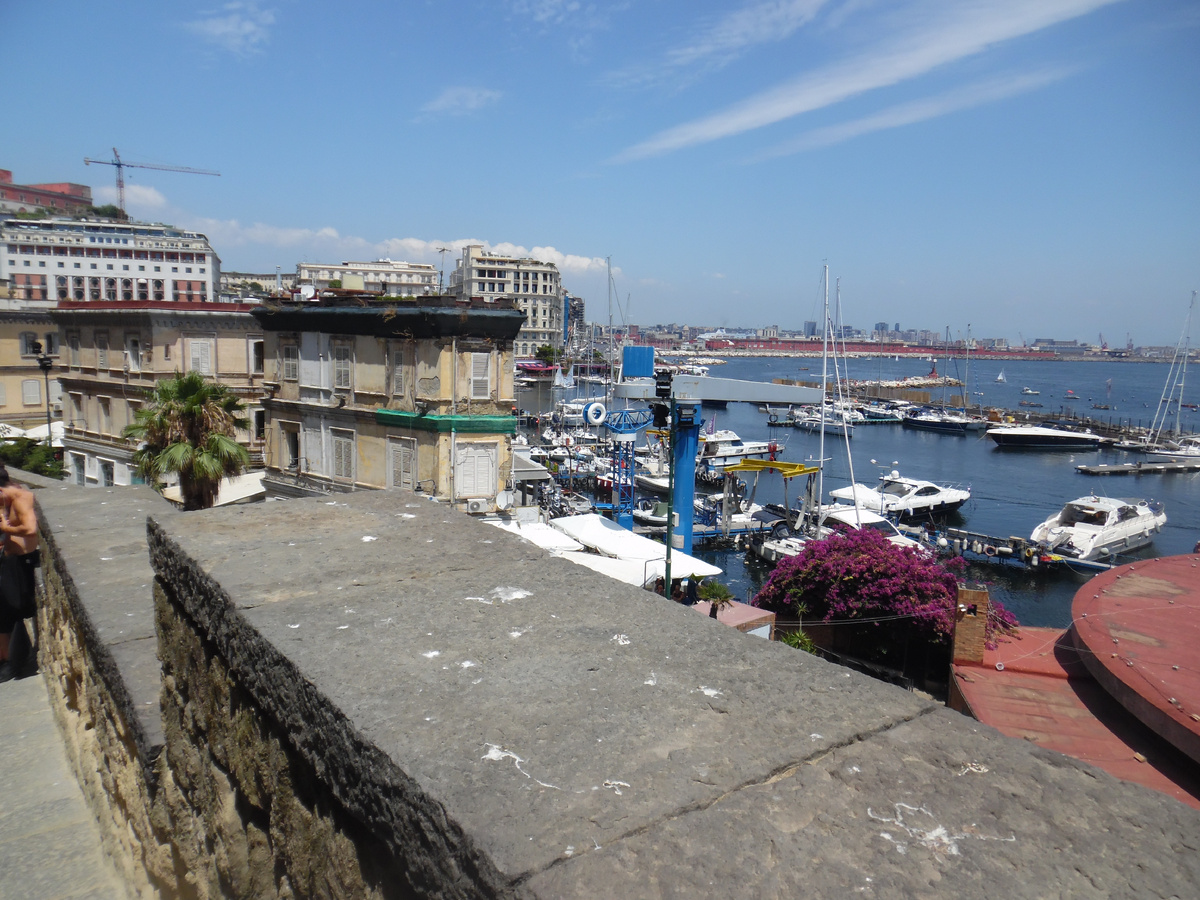 Яхты Неаполитанского залива. Вид с лестницы замка Кастель дель Ово