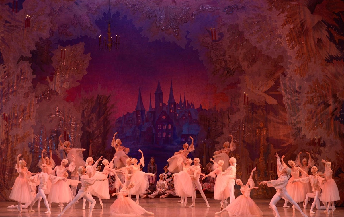 Балет «Щелкунчик» в оформлении Симона Вирсаладзе и с классической хореографией Василия Вайнонена. © Мариинский театр / Валентин Барановский