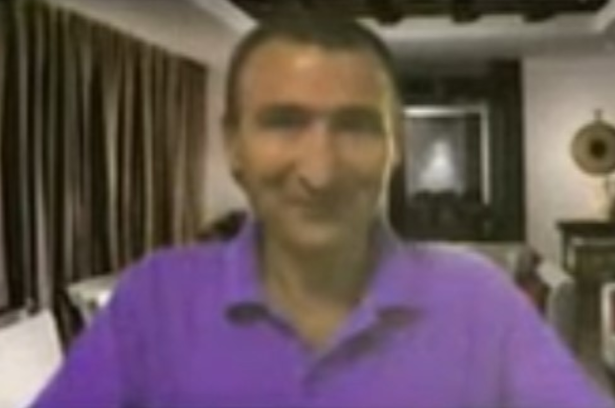 "Виктор Легоньков в своём номере"