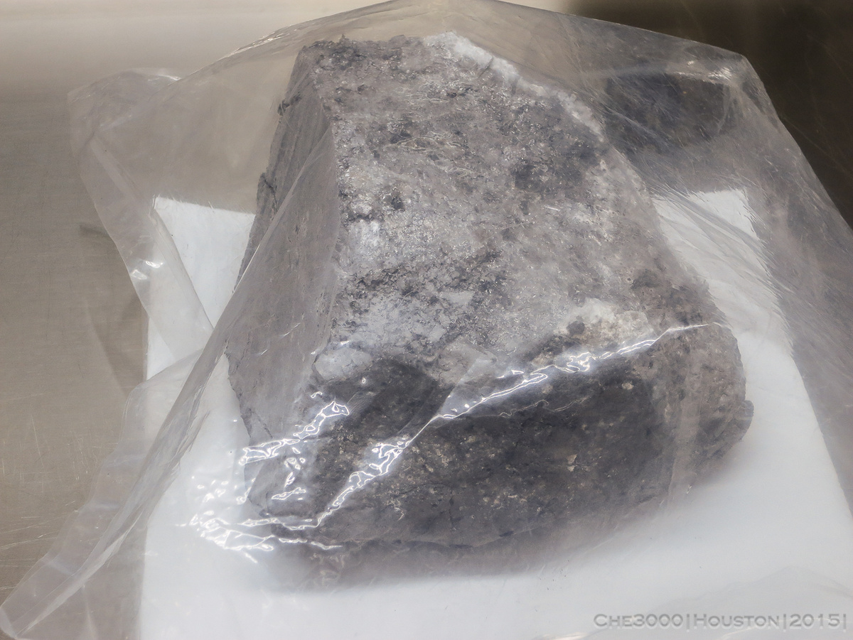 Американский лунный камень. Угадай цвет.