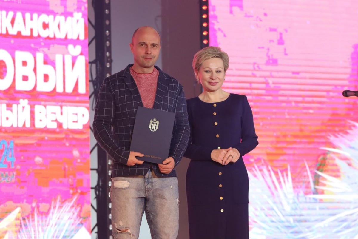    Александр Смирнов и Лариса Подсадник. Фото: "Республика" / Даниил Рыжихин