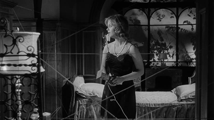 Кадр из фильма «Девушка, которая слишком много знала» (1963)