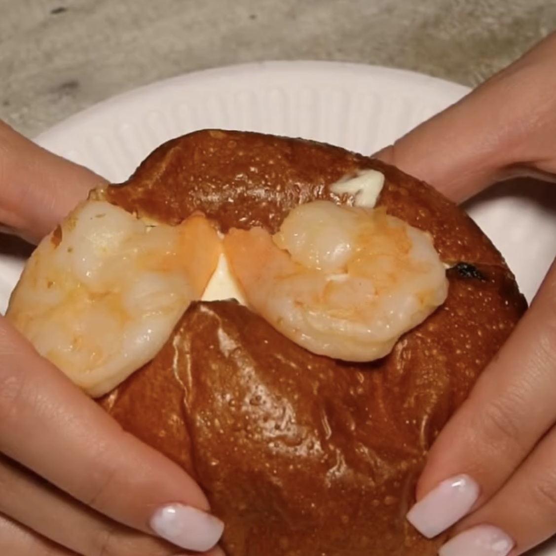 Маритоццо с креветками и страчателлой 