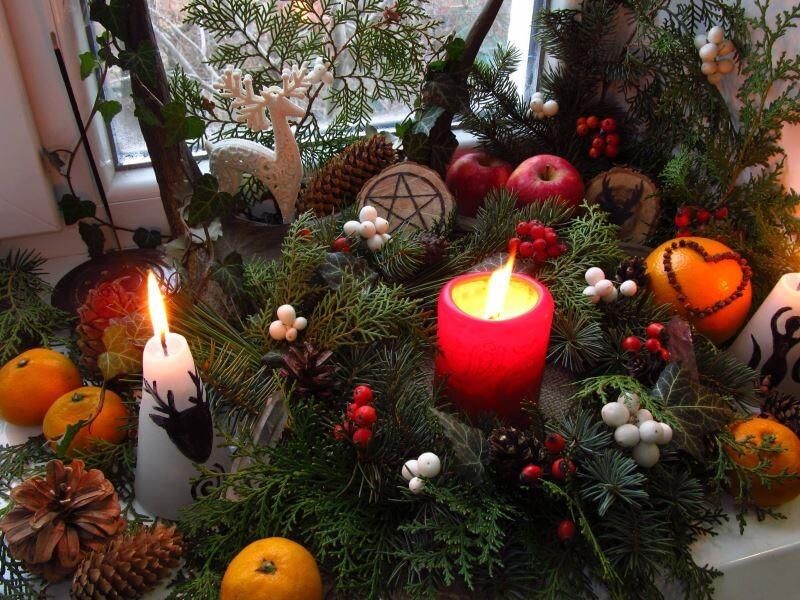 Как только погаснут яркие огни Самайна, мир погрузится во тьму. Но мрак рассеется, когда наступит Йоль — праздник зимнего солнцестояния.