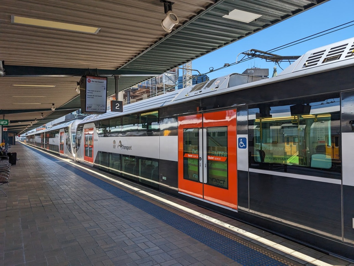 Электропоезд серии D (Mariyung) от Hyundai Rotem на станции в Сиднее. Источник: TfNSW