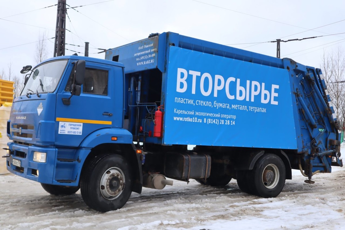    Мусоровоз для вторсырья. Фото: "Республика" / Анастасия Михайлова