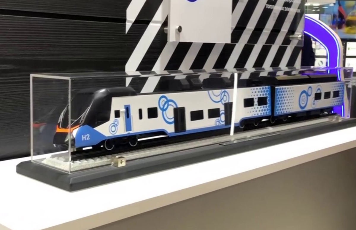 Макет водородного поезда от ТМХ на стенде Минпромторга в рамках Восточного экономического форума-2024. Источник: ТМХ
