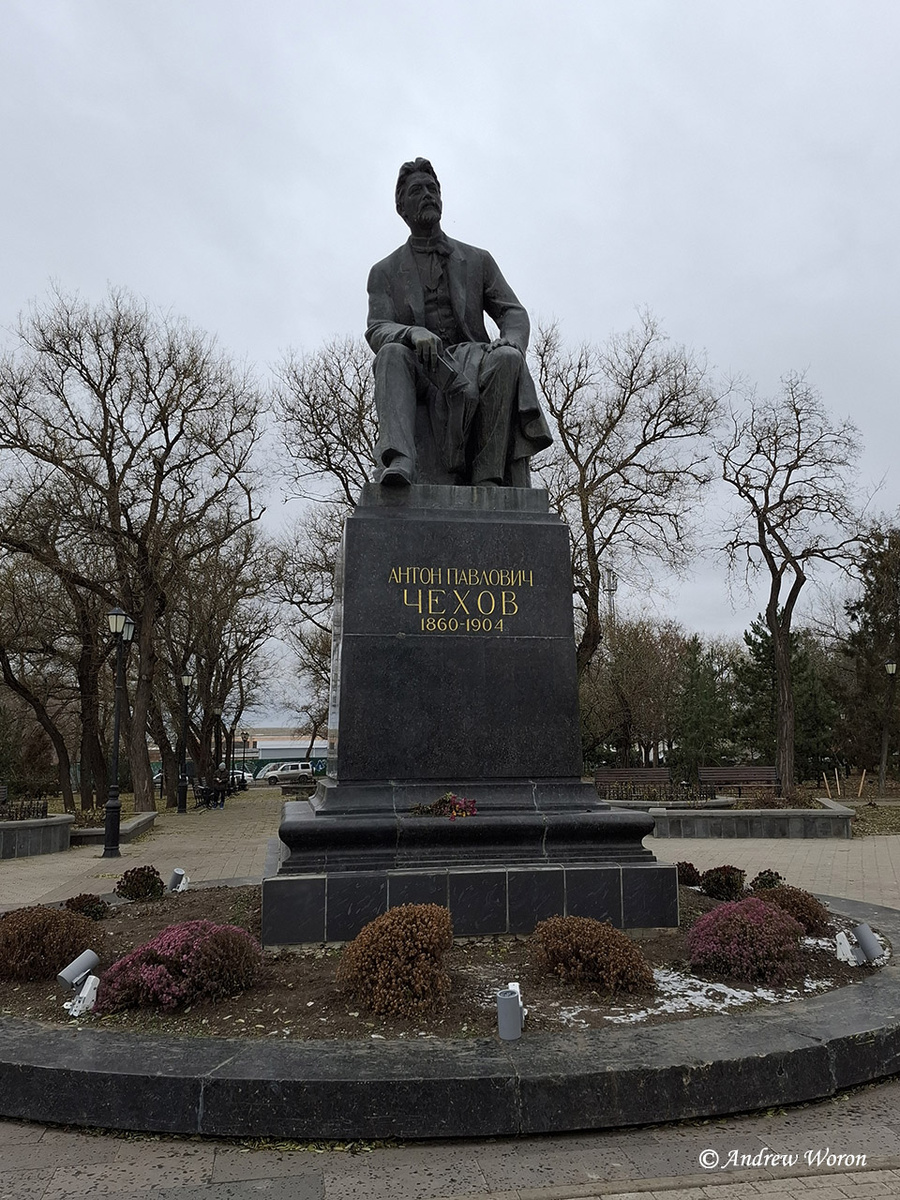 Памятник Чехову на ул. Чехова