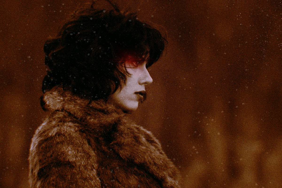 Прекрасный темноволосый образ Скарлетт Йоханнсон в этом фильме - просто великолепен. Неспешная, вдумчивая и весьма непростая роль актрисы, которую я почему-то вспоминаю только по ромкомам из 2000-х.