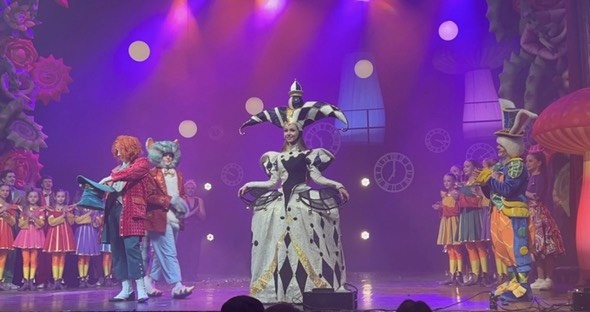 Алена Карпухина: как юная артистка воплощает мечты на сцене Цирка Чудес